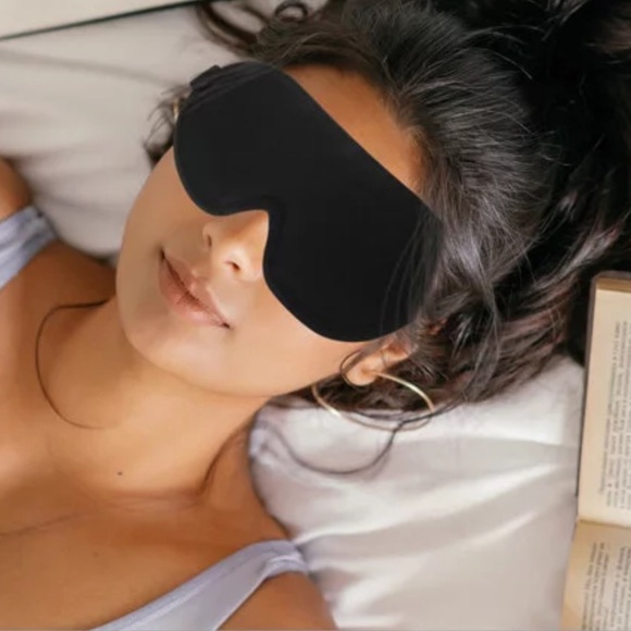 Dark & Quiet Bundle Memory Foam Eye Mask & 2 Pair Super Soft Silicone Ear Plugs - Picture 1 of 8